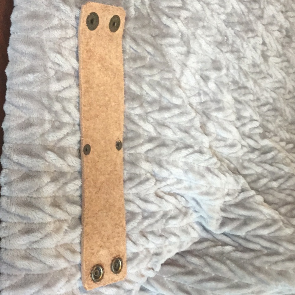 Handmade leather cuff - Picture 5 of 5